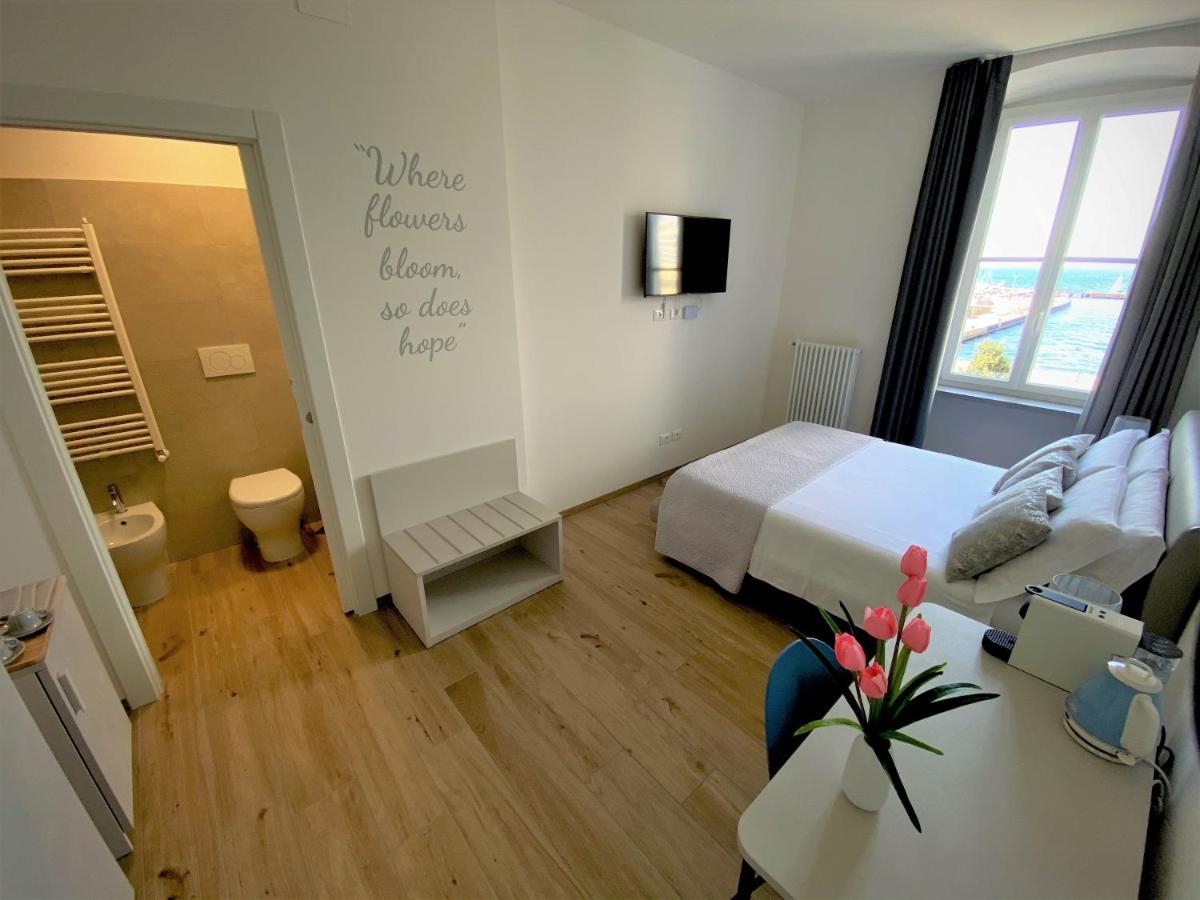 Five Flowers Guest House ترييستي المظهر الخارجي الصورة